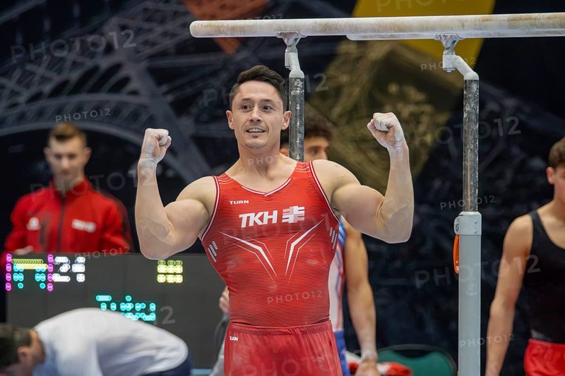 Olympic qualification in apparatus gymnastics in Rüsselsheim Picture: Andreas Toba after his routine on the parallel bars