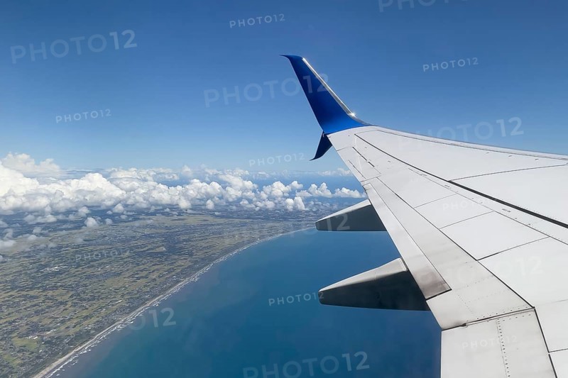 View from aircraft window Bird's-eye view Aircraft Passenger plane Jet jet Holiday plane Wide-bodied aircraft climbing from 2900 metres above sea level over the western Pacific Ocean below East coast of Japan, white clouds Cumulus cumulus clouds on the horizon, wing on the right wing with wing tip bent upwards Winglet Sharklet for fuel saving Chiba Prefecture, Japan, Asia