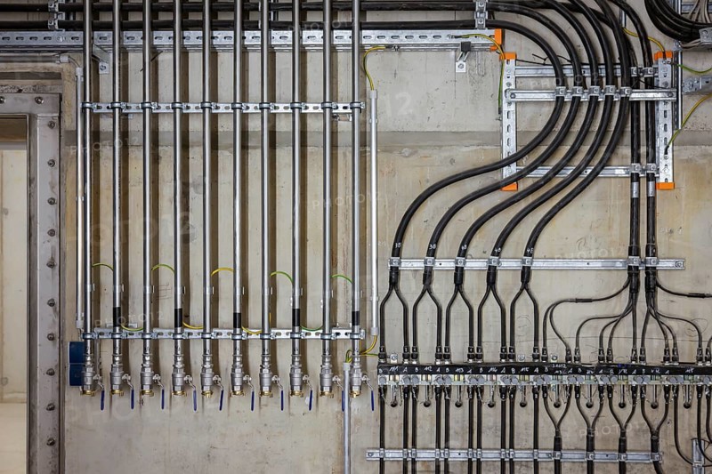 28.10.2020, Oberhausen, Ruhr area, North Rhine-Westphalia, Germany - Hydraulic pipes and cooling water pipes in industrial construction, new pumping station Oberhausen, Emscher conversion, new Emscher AKE sewer. 00X201028D017CARO (MODEL RELEASE: NO, PROPERTY RELEASE: NO (c) caro images / Rupert Oberhaeuser, http://www.caro-images.com, info@caro-images.com - If the photo is used for purposes other than journalism, please contact the agency - Any use of the photo is subject to a fee !)
