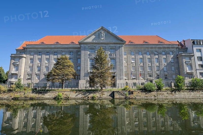 Federal Ministry of Defence, Landwehrkanal, Reichpietschufer, Tiergarten, Mitte, Berlin, Germany, Europe