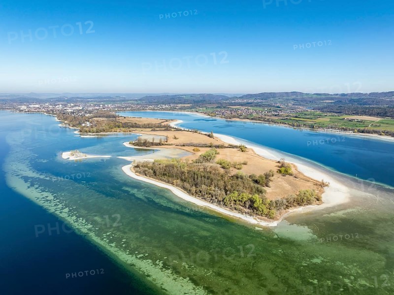 Aerial view of the Mettnau peninsula at low tide with shallows, danger to shipping traffic, Markelfinger Winkel on the right, Lake Zell on the left, Radolfzell on Lake Constance, Constance district, Baden-Württemberg, Germany, Europe