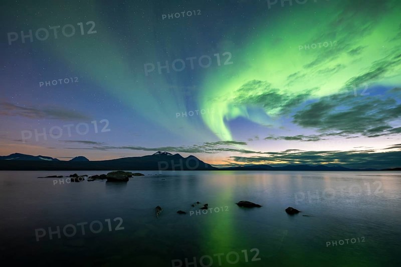 Northern Lights over Lake Akkajaure and Akka mountain range, Stora Sjöfallet National Park, Laponia, Norrbotten, Lapland, Sweden, Europe