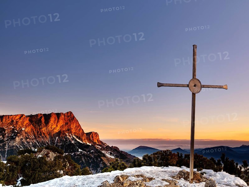 Sunrise at the summit cross of the Rauhen Kopf, behind the Untersberg, Berchtesgaden Alps, Bischofswiesen, Berchtesgadener Land, Upper Bavaria, Bavaria, Germany, Europe