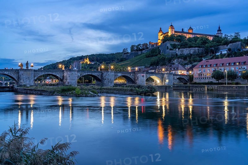The Main, Old Main Bridge and Marienberg Fortress at dusk, Würzburg, Bavaria, Germany, Europe