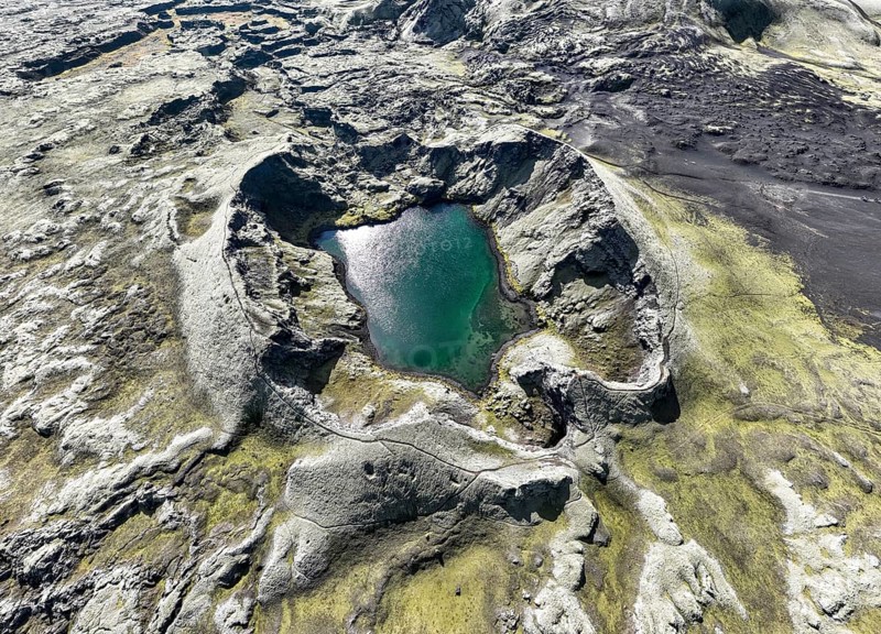 Lake in Tjarnargigur crater, moss-covered Laki crater or Lakagígar, series of craters, aerial view, interior highlands of Iceland, Suðurland, Iceland, Europe