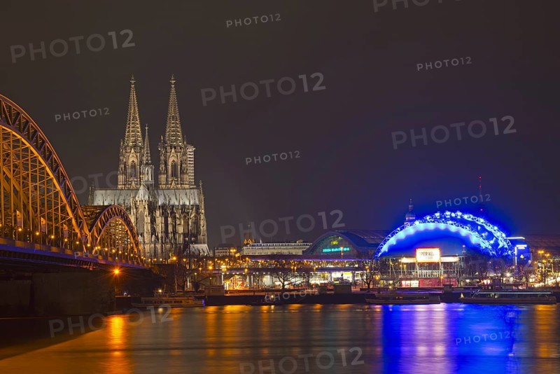 Hohenzollern Bridge with Cathedral and Musical Dome, Rhine embankment, Cologne, Rhineland, North Rhine-Westphalia, Germany, Europe