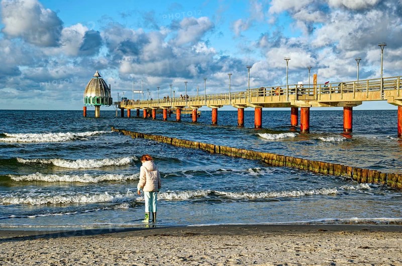 Diving gondola at the Zingst pier, cloudy mood and waves, Baltic Sea coast, Zingst, Fischland-Darß-Zingst peninsula, Mecklenburg-Western Pomerania, Germany, Europe