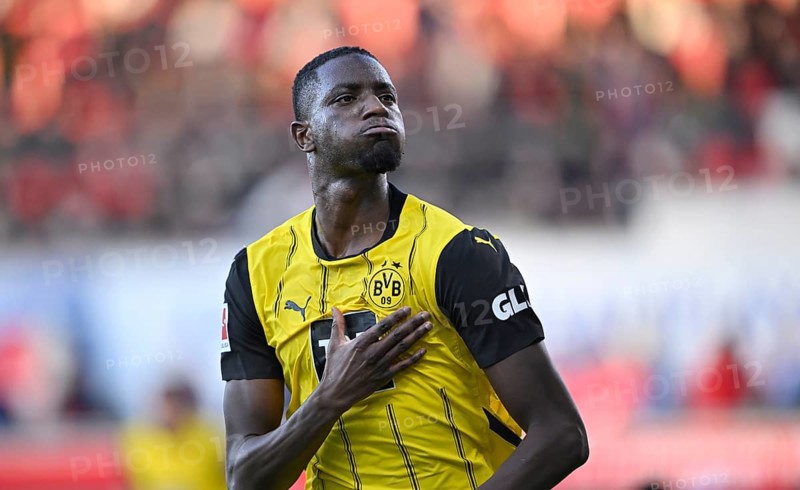 Goal celebration Serhou Guirassy Borussia Dortmund BVB (09) gesture hand on chest, coat of arms, Voith-Arena, Heidenheim, Baden-Württemberg, Germany, Europe