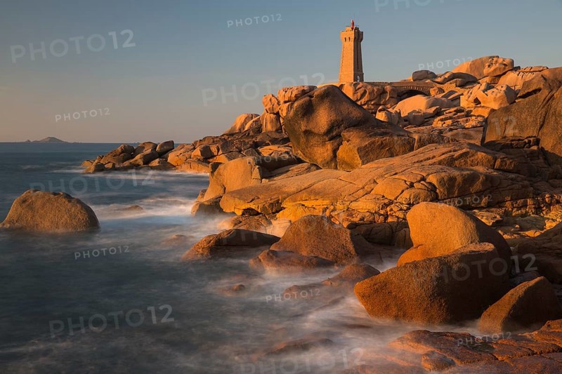 Lighthouse Mean Ruz at Ploumanac'h, Côtes d'Armor in the last evening light