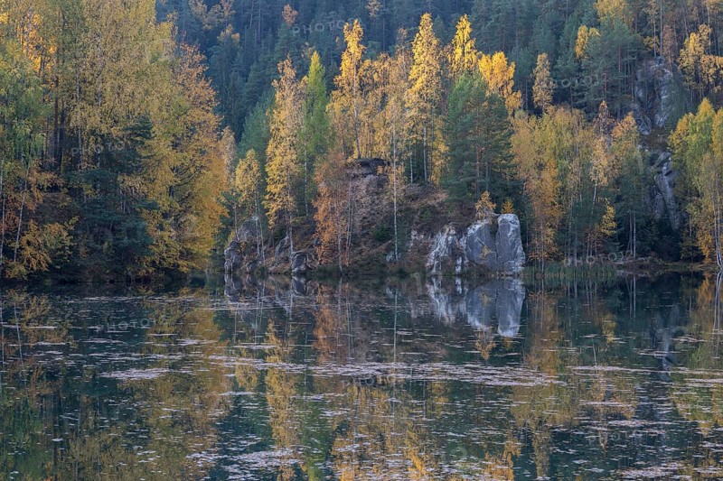 Adršpašské pond, lakeshore with trees and rocks on a sunny day in autumn, Dolní Adršpach, 549 57 Adersbach, CZ