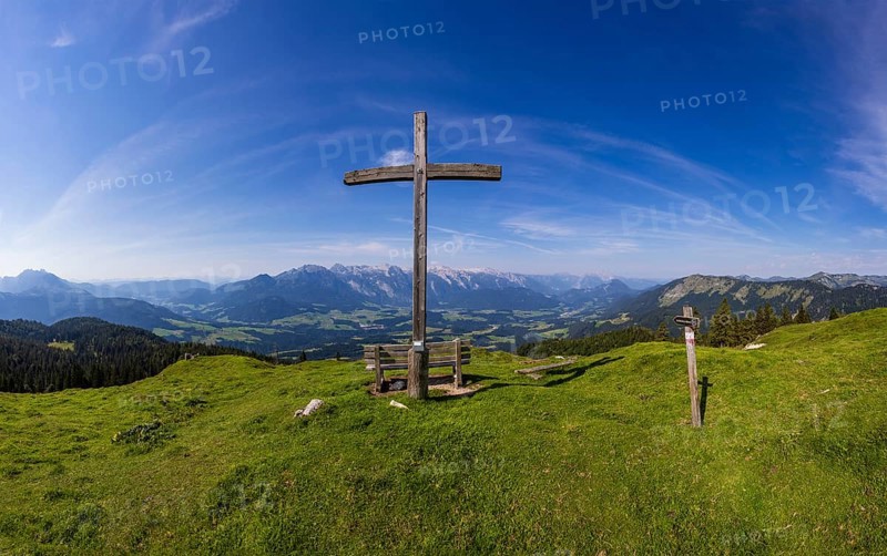 Summit cross on the Taborberg with a view of the Lammertal and Tennengebirge mountains, Osterhorn group, Salzkammergut, Salzburg province, Austria, Europe