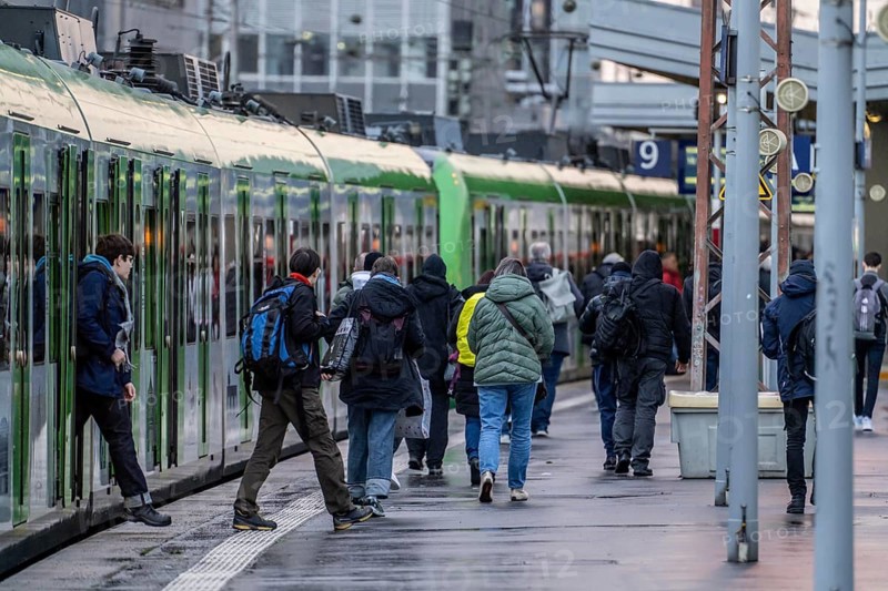 Essen main station, passengers on the platforms leaving an S-Bahn train Essen, North Rhine-Westphalia, Germany, Europe