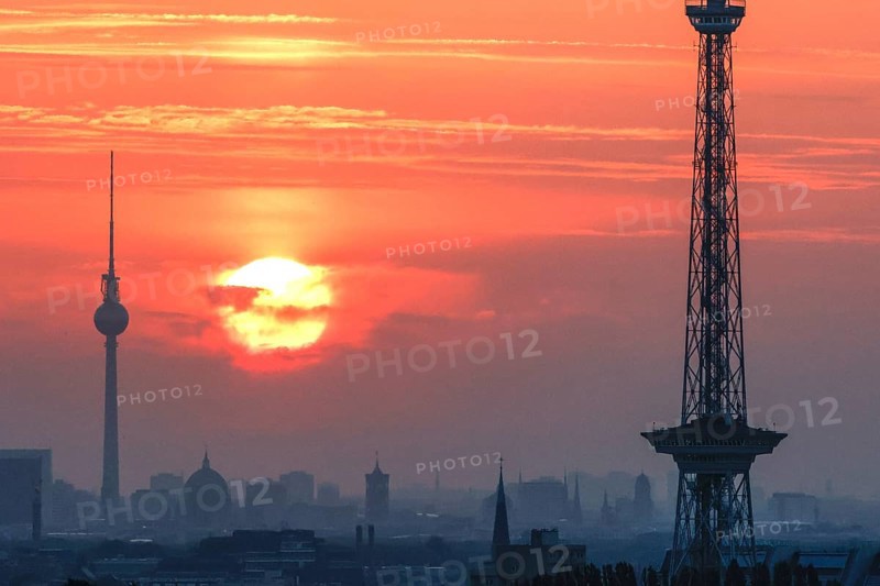 Sunrise in Berlin, Radio Tower, Television Tower, 06.09.2024, Berlin, Berlin, Germany, Europe