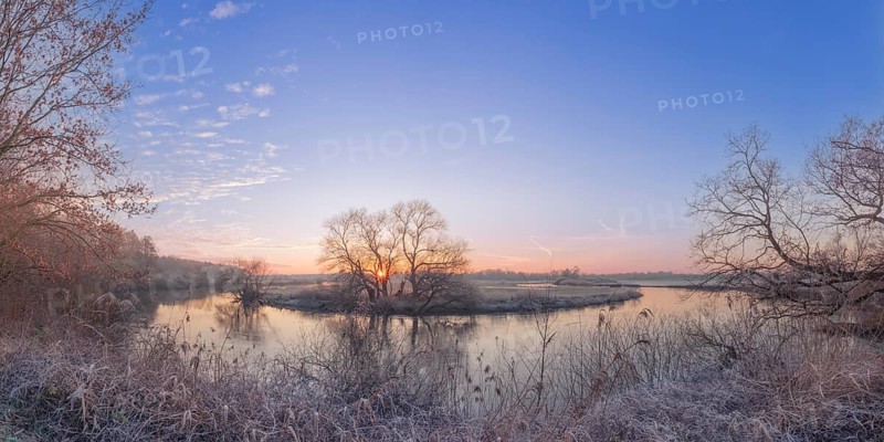Panoramic view of the river Leine at sunset, winter, snow, ice, frost, cold, season, cosy, panorama, landscape photo, nature photo, flora, fauna, landscape format, pasture, grasses, flat land, sky, clouds, sunset, backlight, Neustadt am Rübenberge, Hanover region, Lower Saxony, Germany, Europe