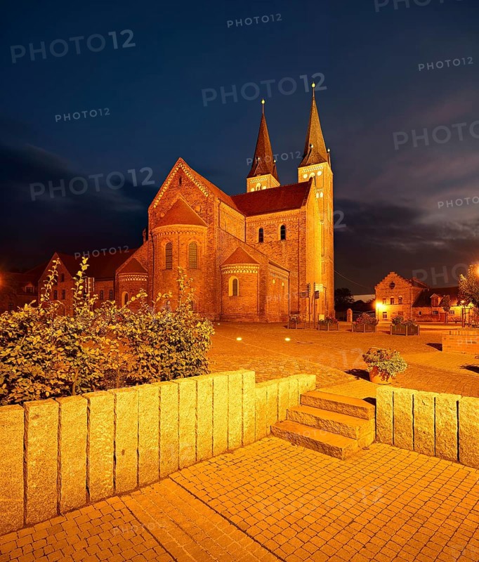 Jerichow monastery church, the oldest brick church in northern Germany, night shot, Jerichow, Saxony-Anhalt, Germany, Europe