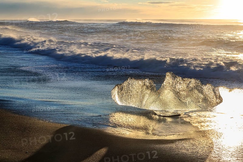 Ice floes on the beach, waves, sunny, morning mood, winter, Diamond Beach, Breidamerkursandur, Jökulsarlon, Iceland, Europe