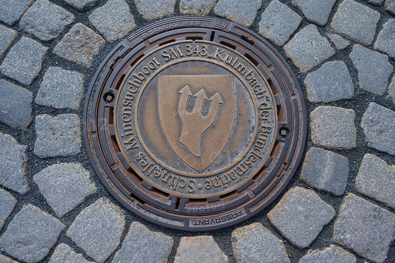 Municipal manhole cover with symbol of the navy, Kulmbach, Upper Franconia, Bavaria, Germany, Europe