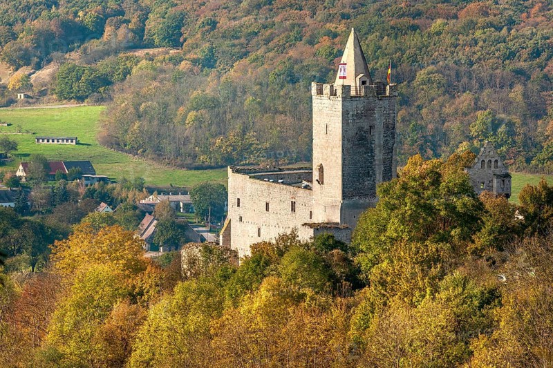 Rudelsburg castle ruins in the Saale valley in autumn, Bad Kösen, Burgenlandkreis, Saxony-Anhalt, Germany, Europe