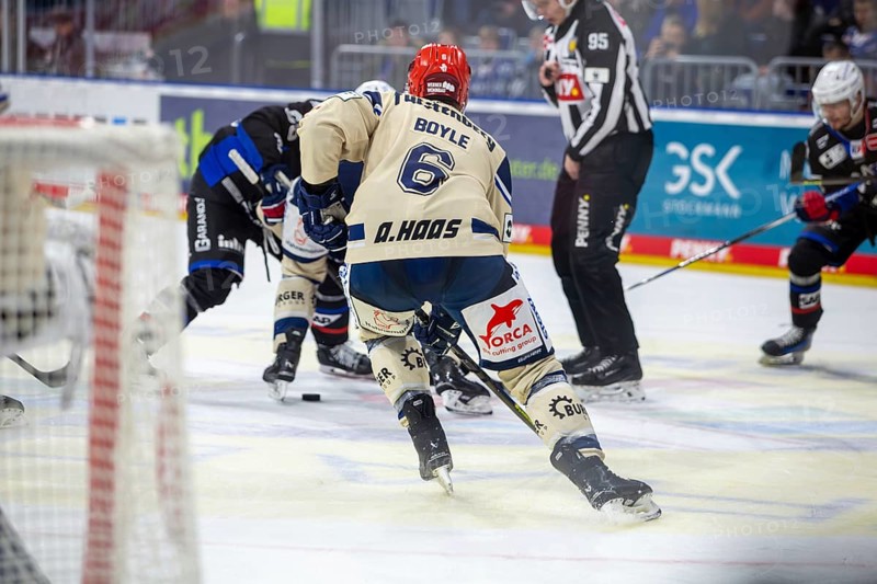 DEL, German Ice Hockey League 2024/25 season, matchday 38: Adler Mannheim vs Schwenninger Wild Wings