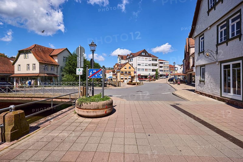 Car and pedestrian bridge, general development, lantern, pavement made of paving slabs, blue sky with cumulus clouds, intersection of main road and Brückenstraße, Erbach, Odenwald, Odenwaldkreis, Hesse, Germany, Europe