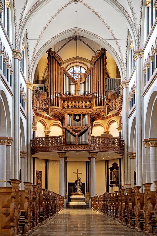 Interior view of Bonn Minster, nave with pulpit and Klais organ in the west apse, Bonn, North Rhine-Westphalia, Germany, Europe