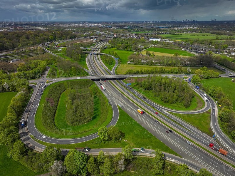 Duisburg, North Rhine-Westphalia, Germany, Ruhr area landscape at the Kaiserberg motorway junction, the junction connects the A3 motorway with the A40 motorway, the spaghetti junction will be renovated in the next few years, Europe