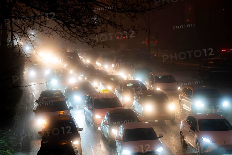 Dense fog, with visibility sometimes less than 100 metres, city centre traffic during rush hour at Haumannplatz, tributary to the B224, in Essen, North Rhine-Westphalia, Germany, Europe