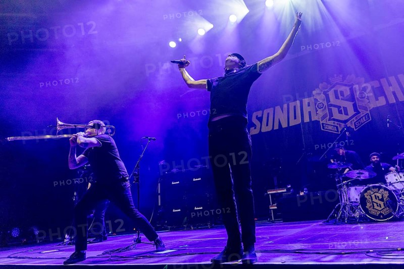 Sondaschule, Ska Punk Rock Band, Germany, Costa Cannabis (Tim Kleinrensing), Singer, concert, 12.02.2025, Velodrom, Berlin, Germany < english> Sondaschule, Ska Punk Rock Band, Germany, concert, February 12th, 2025, Velodrom, Berlin, Germany, Europe