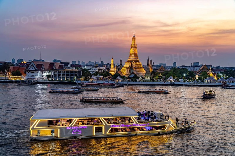 The Buddhist temple Wat Arun or Temple of Dawn and the Chao-Phraya River at dusk, Bangkok, Thailand, Asia