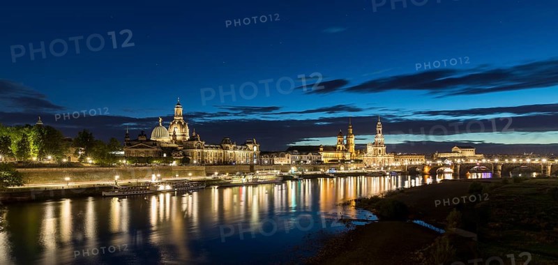 City view with Elbe in the evening, paddle steamer on the Terrassenufer, Dresden, Saxony, Germany, Europe