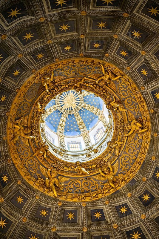 Interior of colorful marble decoration, Siena Cathedral or Cattedrale di Santa Maria Assunta, Siena, Tuscany, Italy, Europe