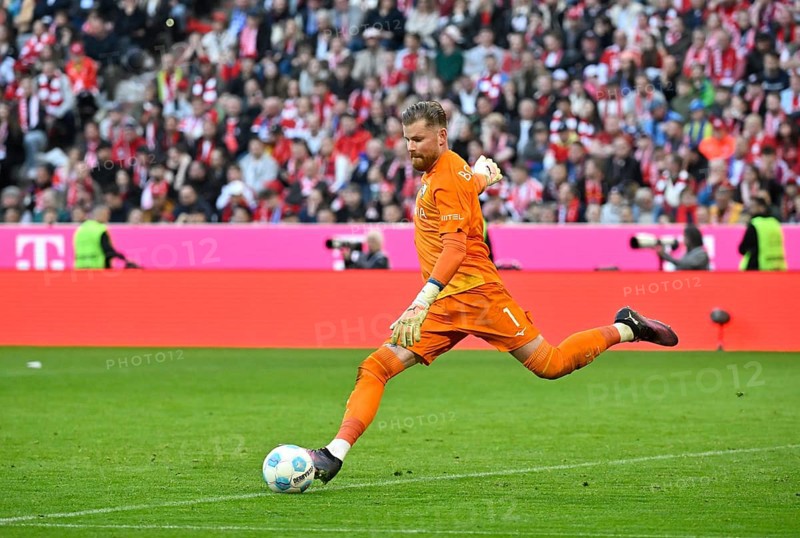 Goalkeeper Timo Horn VfL Bochum BOC (01) Action on the ball Allianz Arena, Munich, Bavaria, Germany, Europe