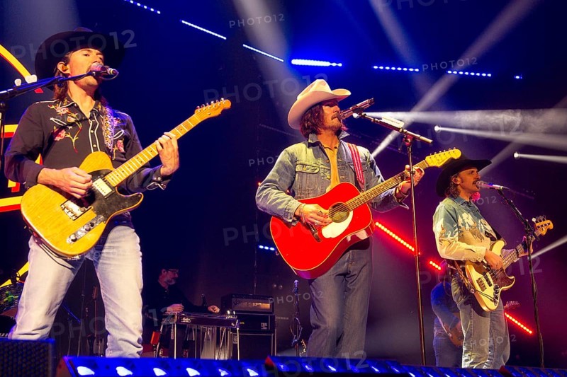 Jess Carson (guitar, vocals), Mark Wystrach (vocals, guitar), Cameron Duddy (bass, MIDLAND, Uber Eats Music Hall, C2c-Festival, Berlin, 08.03.2025