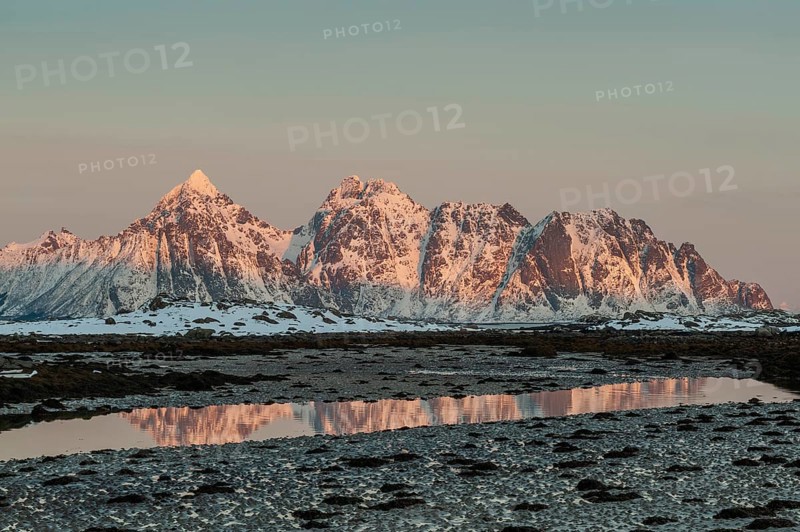 Rugged mountains, Lofoten island Vestvågøya at the fjord Gimsøystraumen, Lofoten, Northern Norway, Norway, Europe