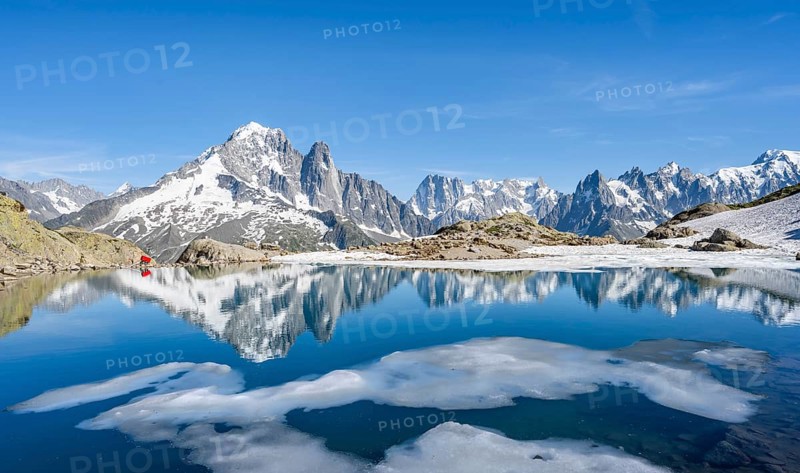 Mountain landscape with mountain lake and ice floe, water reflection in Lac Blanc, mountain peak, Aiguille Verte, Grandes Jorasses, Aiguille du Moine, Mont Blanc, Mont Blanc massif, Chamonix-Mont-Blanc, Haute-Savoie, France, Europe