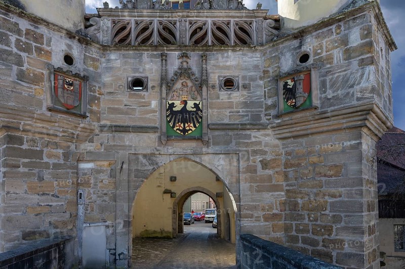 Medieval Elling Tor with imperial coat of arms, Weissenburg, Middle Franconia, Bavaria, Germany, Europe