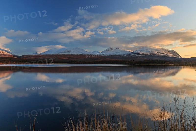 Mountains reflected in lake, autumn colours, sunny, evening light, Lapporten, Abisko National Park, Laponia, Lapland, Sweden, Europe