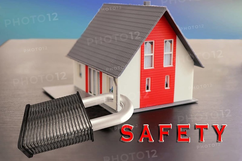 Symbolic image, security, lock, burglary, theft, robbery, liability insurance, household contents insurance, insurance loss, building security, devastation, police, risk, Germany, Europe