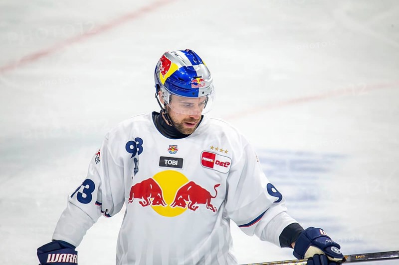 DEL, German Ice Hockey League 2024/25 season, playoff quarter-finals, Game 3: Adler Mannheim v Red Bull Munich***Maximilian Kastner (93, Munich)