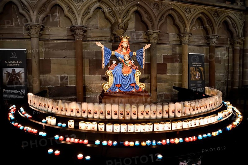 Statue of the Virgin Mary in the Cathédrale Notre Dame de Strasbourg, Strasbourg Cathedral, Unesco World Heritage Site, Strasbourg, Département Bas-Rhin, Alsace, France, Europe