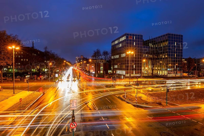 Bundesstrasse B224, Alfredstrasse, in Essen Rüttenscheid, evening rush hour traffic, this area would also be affected by a diesel driving ban, Essen, North Rhine-Westphalia, Germany, Europe