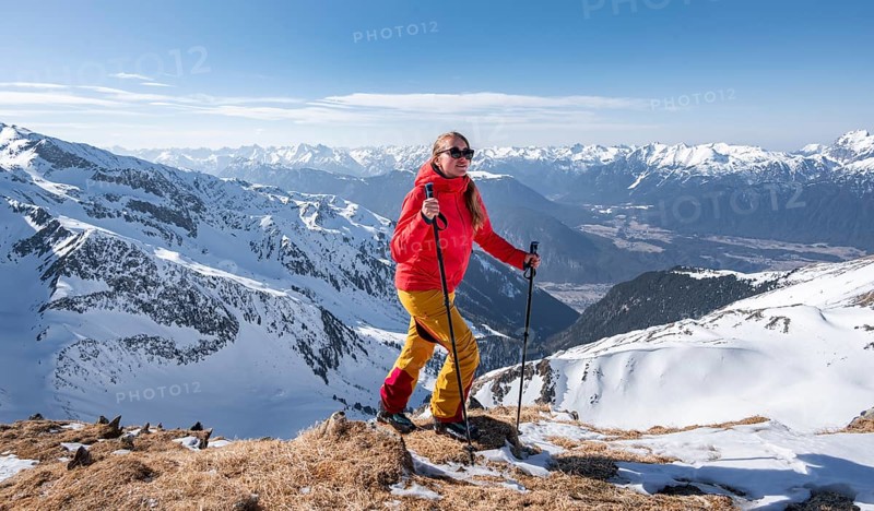 Ski tourers at the summit of the Mitterzeigerkogel in winter, Sellraintal, Kühtai, Tyrol, Austria, Europe