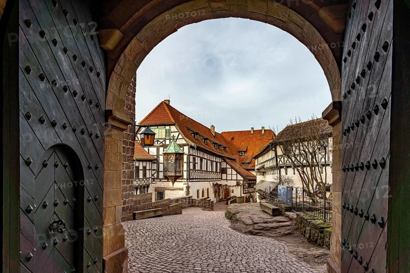 Tor tor to the bailiwick with the Nuremberg oriel, Wartburg Castle, UNESCO World Heritage Site in Eisenach, Thuringia, Germany, Europe
