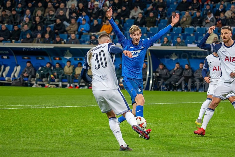 Football UEFA Europa League, 2024/25 season, matchday 7: TSG Hoffenheim v Tottenham Hotspur. Picture: Rodrigo Bentancur (30, Tottenham) and Max Moerstedt (33, Hoffenheim)