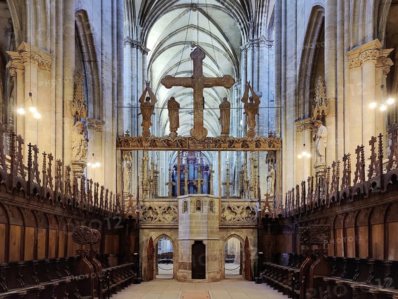 Choir stalls, rood screen, triumphal cross group and nave vault, Cathedral of St Stephen and St Sixtus, Halberstadt, Saxony-Anhalt, Germany, Europe