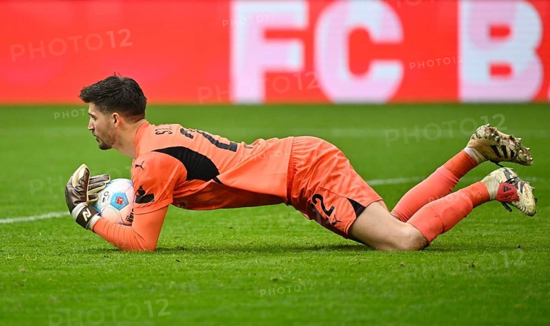 Goalkeeper Nikola Vasilj FC St. Pauli (22) Action Allianz Arena, Munich, Bavaria, Germany, Europe