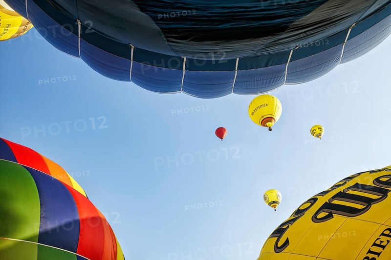 Several colourful hot air balloons rise into the air, view from below, mass launch, Hot Air Balloon Festival, 26th Warsteiner International Montgolfiade, Warstein, Sauerland, North Rhine-Westphalia, Germany, Europe