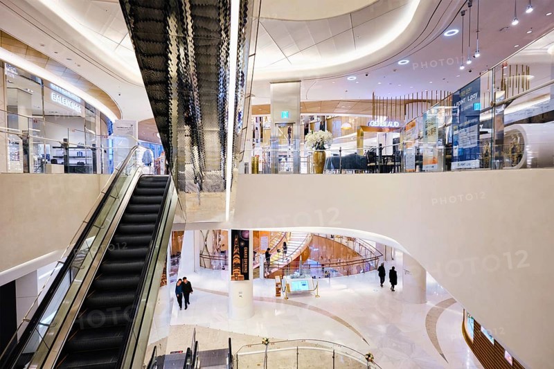 SEOUL, SOUTH KOREA, April 1, 2016 : Recently opened Lotte Avenuel Koreaâ??s largest department store dedicated to top-shelf luxury goods