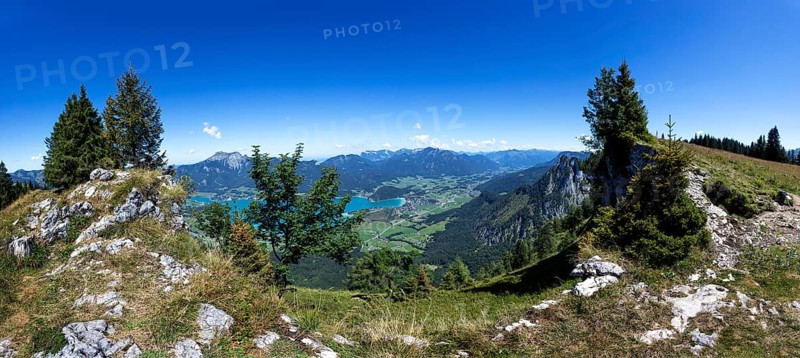 View from the summit of the Bleckwand to the Wolfgangsee, Osterhorngruppe, Salzkammergut, Land Salzburg, Austria, Europe
