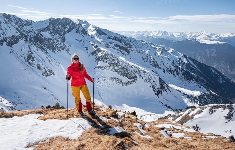 Ski tourers at the summit of the Mitterzeigerkogel in winter, Sellraintal, Kühtai, Tyrol, Austria, Europe